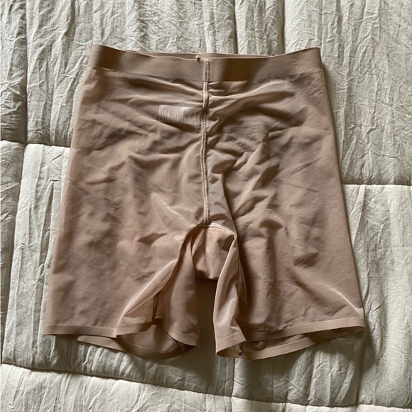 Warner’s simply perfect shapewear size small - Picture 2 of 4